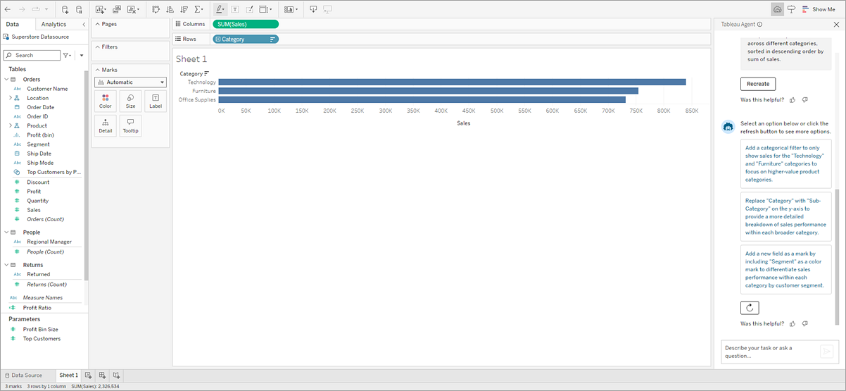 Une visualisation avec le volet Einstin Copilot ouvert, affichant des suggestions pour les prochaines étapes d'analyse. 